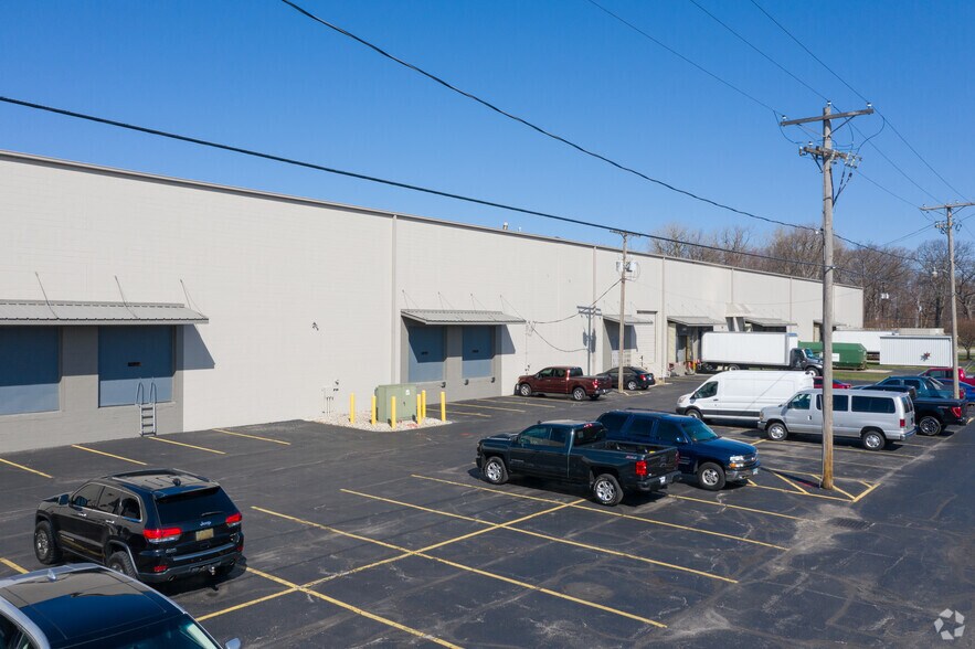 More Photos Of 302 S Byrne Rd, Toledo Warehouse For Lease