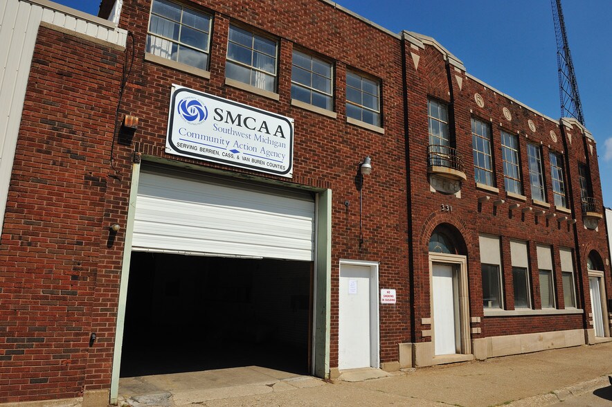 More Photos Of 331 Miller St, Benton Harbor Warehouse For Lease