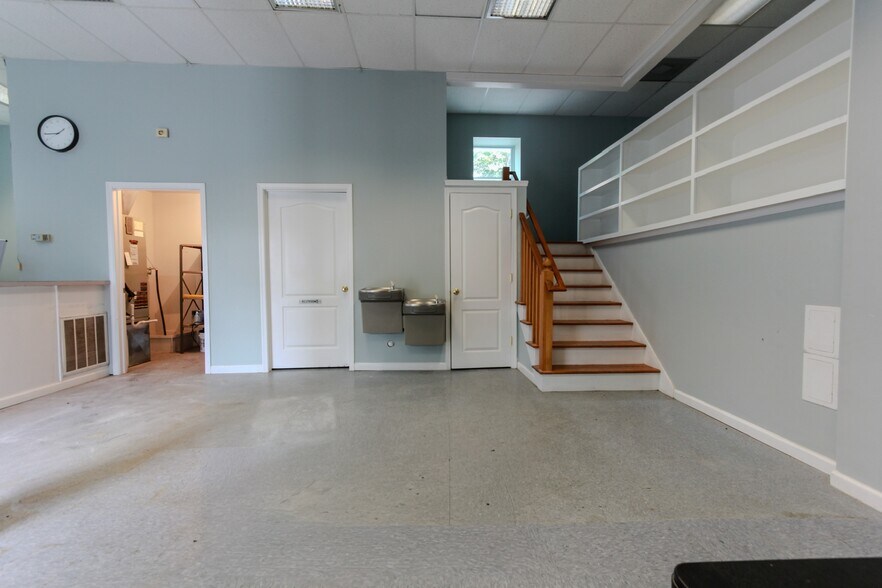 More Photos Of 36 Walnut St, Thurmont Warehouse For Lease