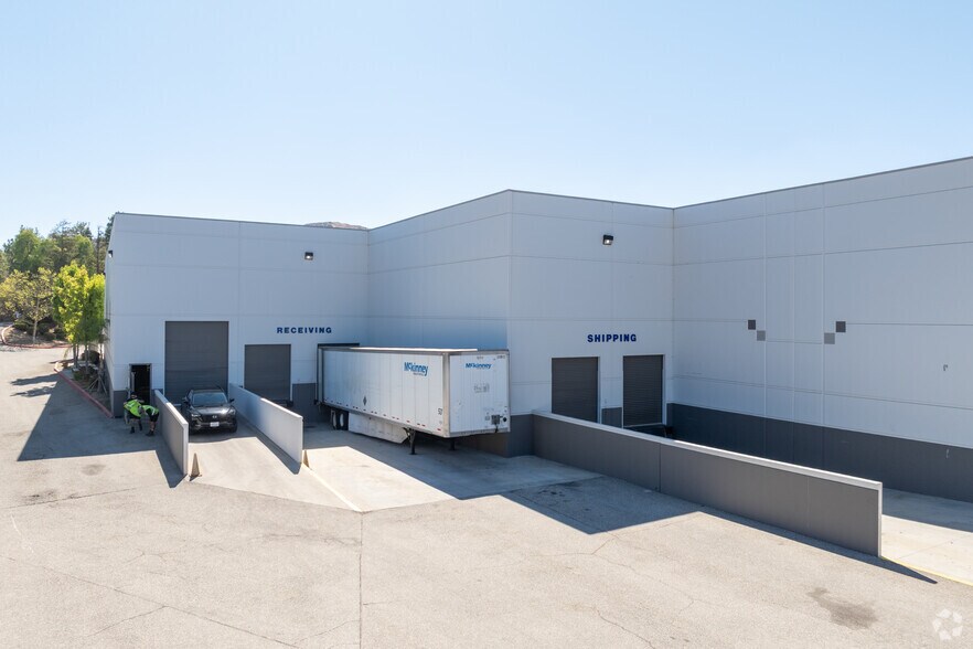 More Photos Of 3987 Heritage Oak Ct, Simi Valley Manufacturing For Lease