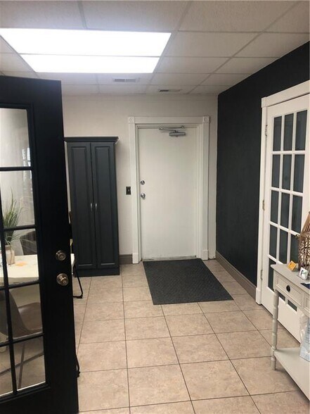 More Photos Of 2564 N College Ave, Fayetteville Freestanding For Sale