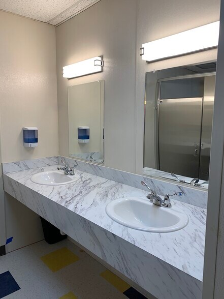 More Photos Of 4205 San Pedro Ave, San Antonio Schools For Lease