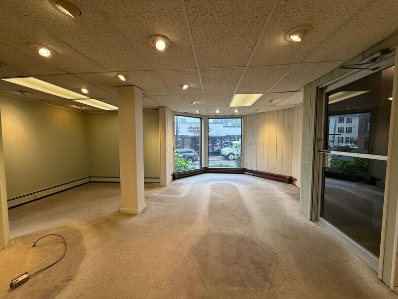 More Photos Of 142 Highland St, Worcester Storefront Retail Residential For Lease