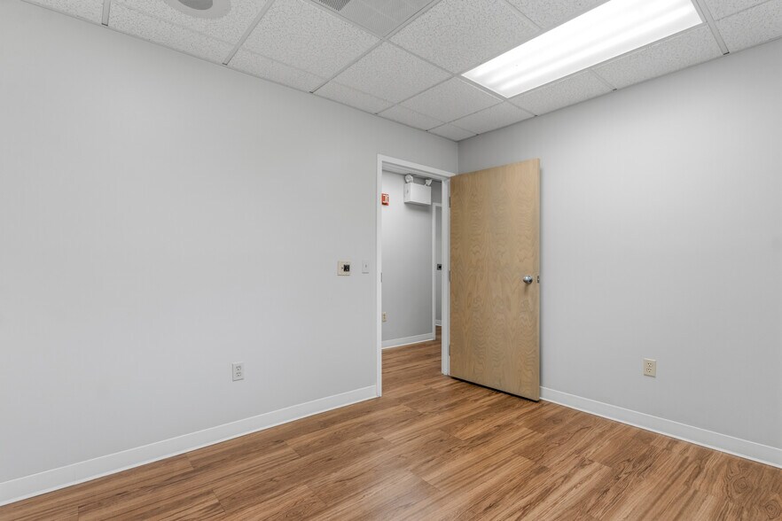 More Photos Of 320 Phillips St, North Kingstown Medical For Sale