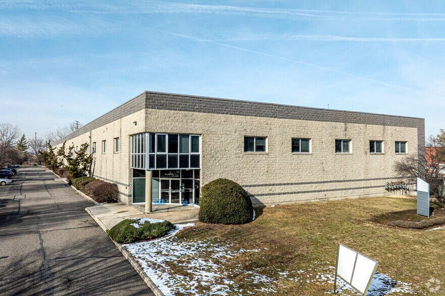 More Photos Of 701 Penhorn Ave, Secaucus Warehouse For Lease