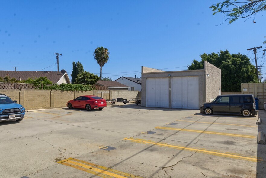 More Photos Of 814 W Redondo Beach Blvd, Gardena Apartments For Sale