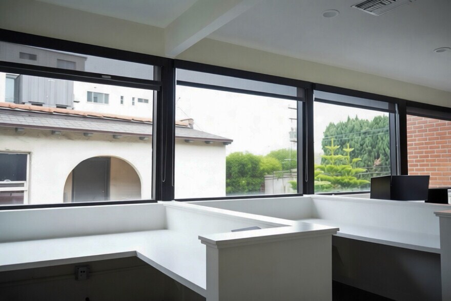 More Photos Of 446-448 S Canon Dr, Beverly Hills Office For Sale