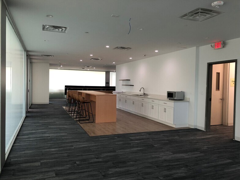 More Photos Of 9999 Bellaire Blvd, Houston Medical For Lease