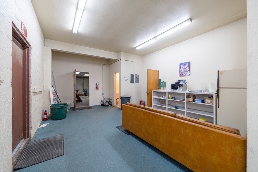 More Photos Of 656 W Lancaster Blvd, Lancaster Restaurant For Sale