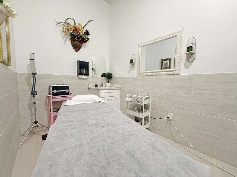 More Photos Of 13044 Grant Rd, Cypress General Retail For Sale