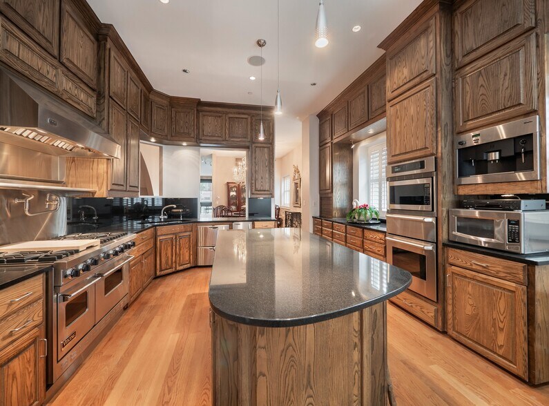 More Photos Of 805 N Congress Ave, Austin Storefront Retail Residential For Sale