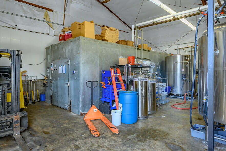 More Photos Of 777 NE 4th St, McMinnville General Retail For Lease