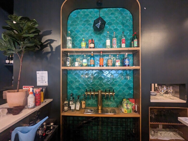More Photos Of 581 Myrtle Ave, Brooklyn Restaurant For Lease