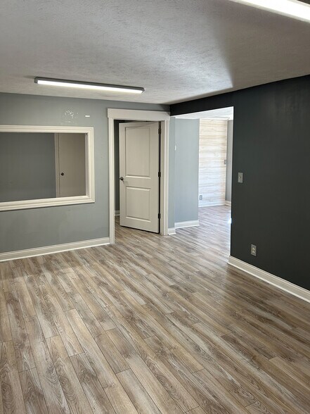 More Photos Of 4210 S 33rd St, Lincoln Office For Sale