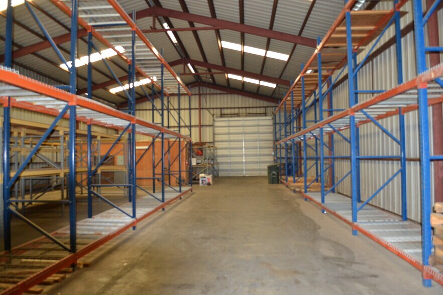 More Photos Of 205 W Ryan St, Laredo Light Distribution For Sale