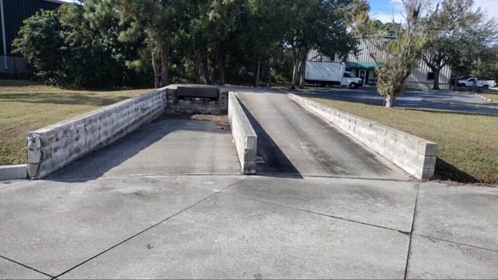 More Photos Of 1944-1962 60th Pl E, Bradenton Light Manufacturing For Lease