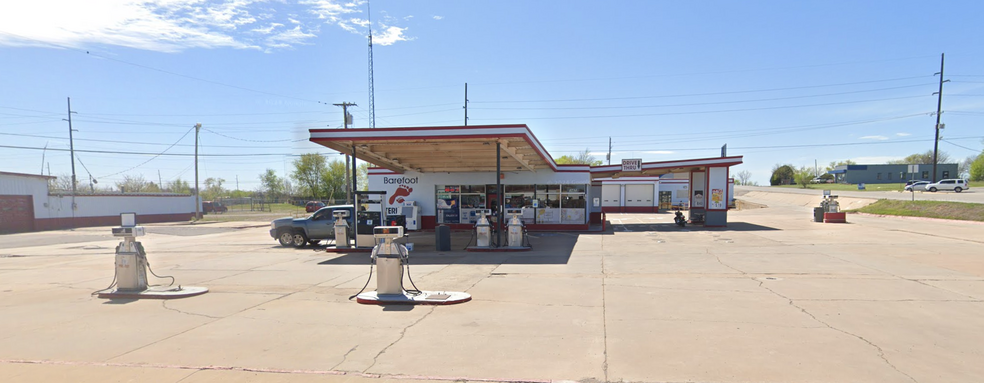 Primary Photo Of 106 SW Lee Blvd, Lawton Service Station For Sale