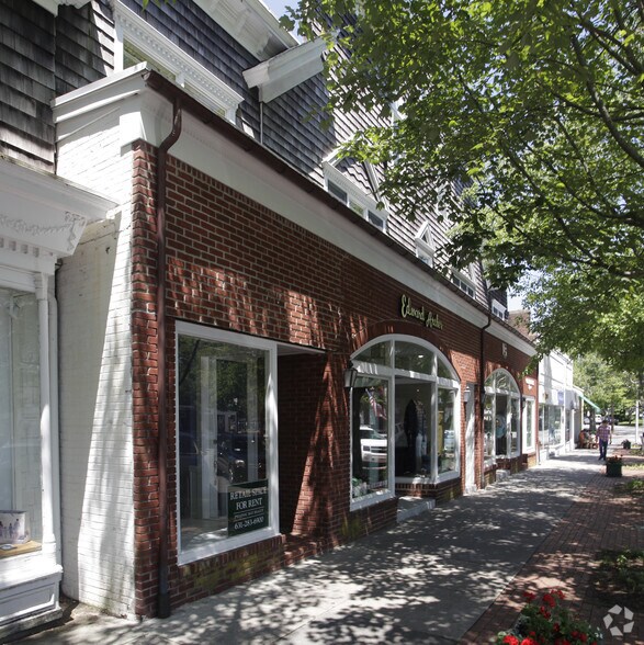 More Photos Of 83-89 Main St, Southampton Storefront Retail Residential For Lease
