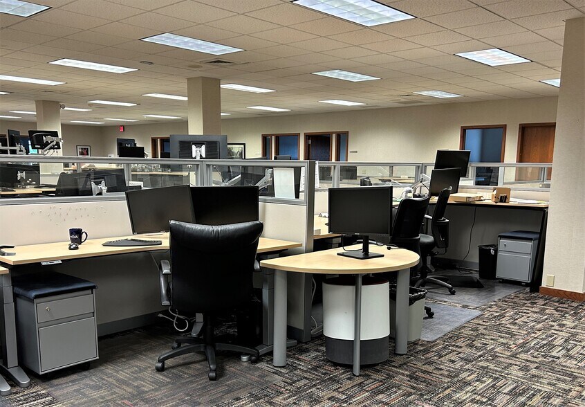 More Photos Of 1221 John Q Hammons Dr, Madison Office For Lease