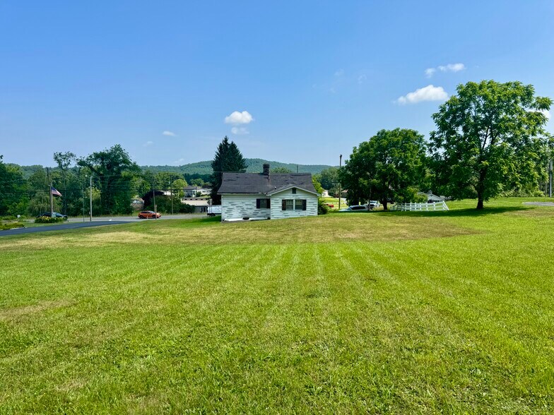 More Photos Of 1388 Ritter Dr, Daniels Freestanding For Sale