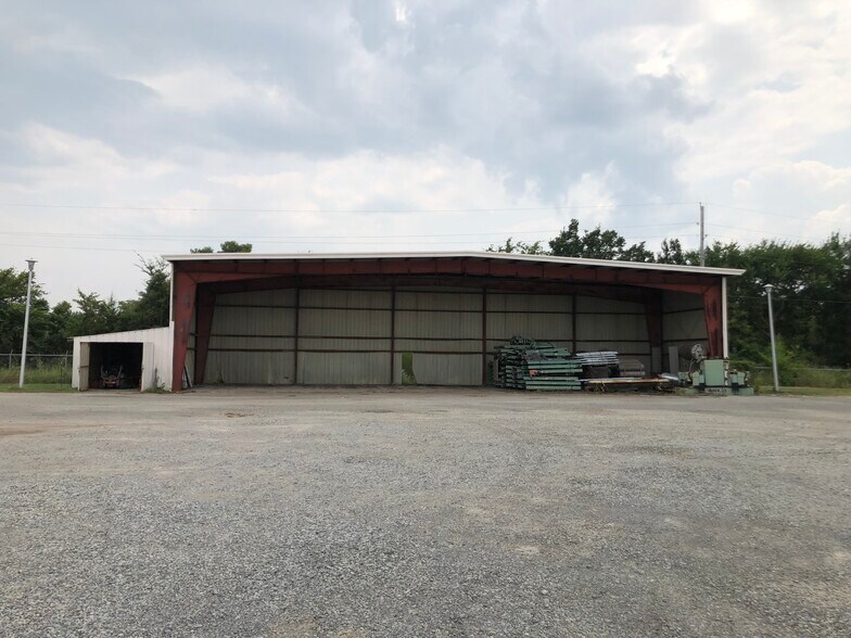 More Photos Of 398 Vinita Allen Rd, Atoka Warehouse For Lease