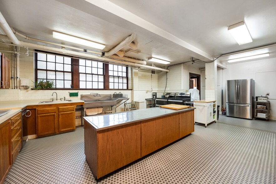 More Photos Of 94 Shoshone st, Buffalo Religious Facility For Sale