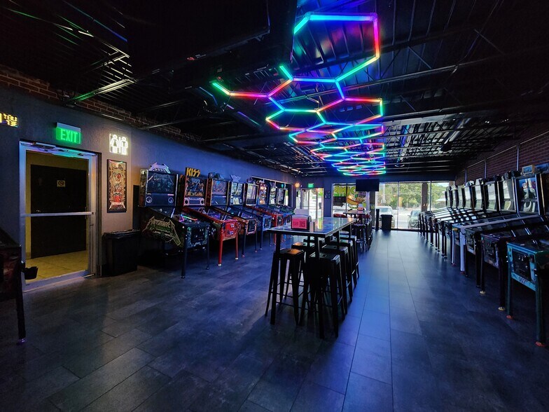 More Photos Of 521 S Glenstone Ave, Springfield General Retail For Lease