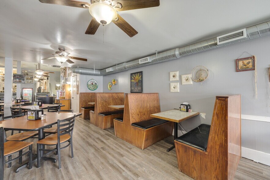 More Photos Of 123 S Broadway St, Checotah Restaurant For Sale