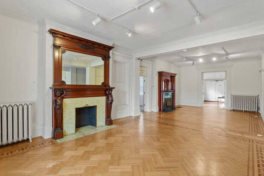 More Photos Of 301 S Main St, Harrisonburg Flex For Sale