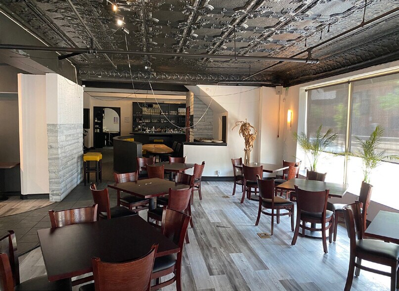 More Photos Of 45 King St, London General Retail For Lease