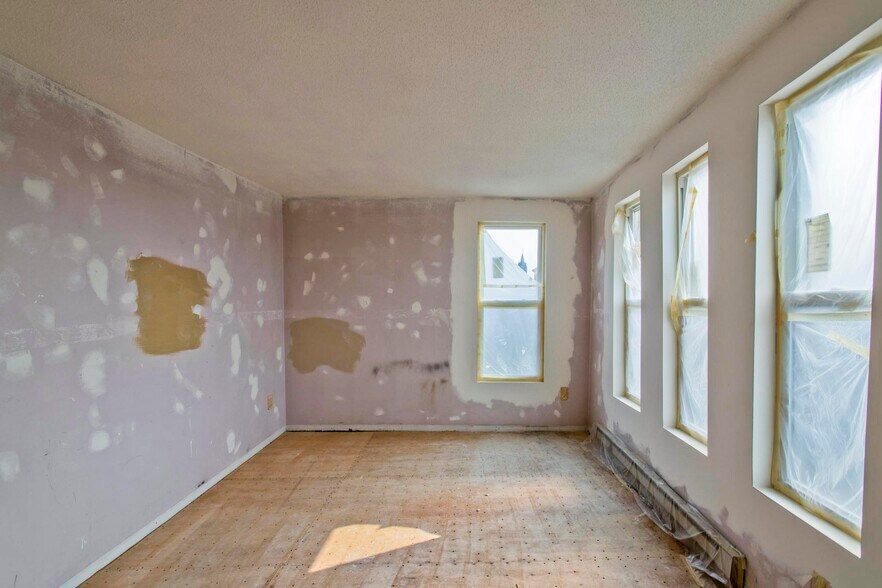 More Photos Of 445-447 High St, Holyoke Storefront Retail Residential For Sale