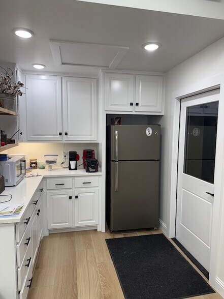 More Photos Of 504 N Breckenridge St, Ennis Warehouse For Sale
