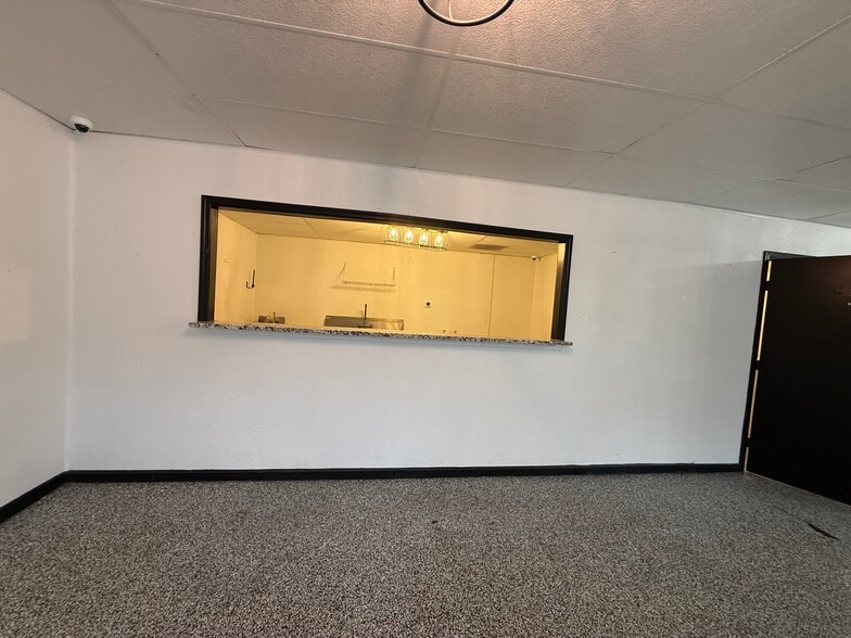 More Photos Of 123 S Laurel St, Springfield Storefront Retail Office For Lease