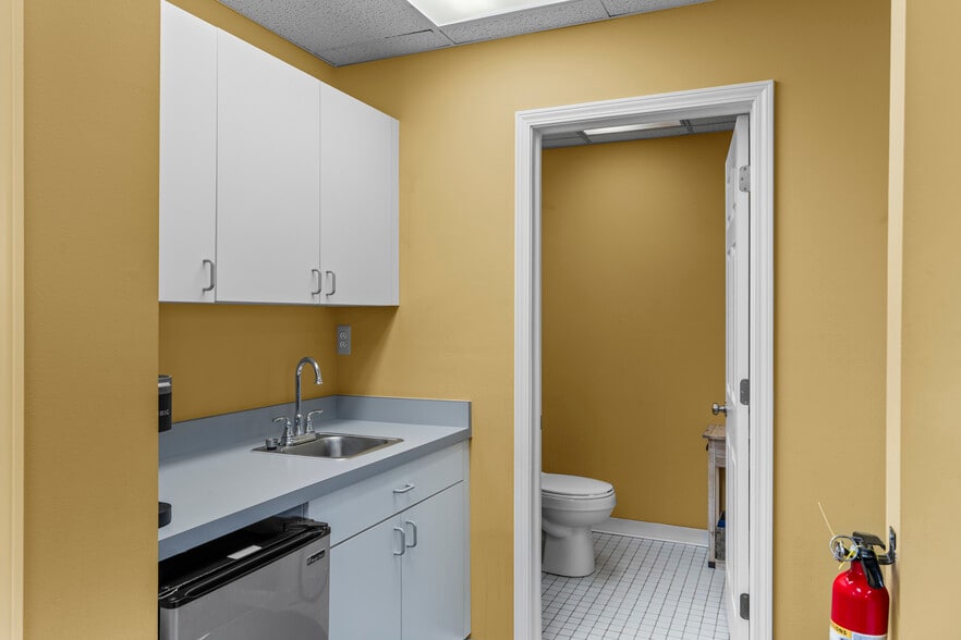 More Photos Of 2473-2517 E Grand River Ave, Howell Office For Sale