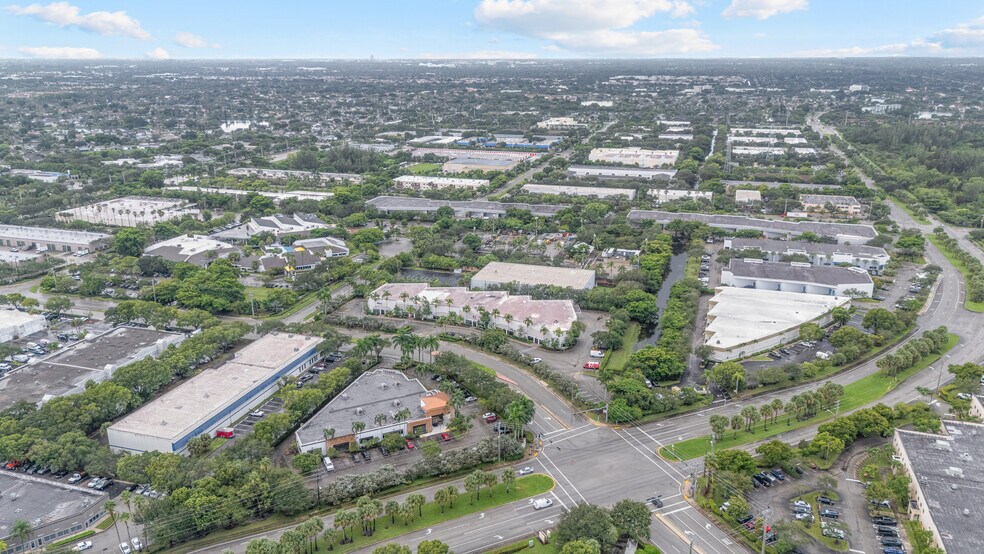 More Photos Of 10300-10380 NW 53rd St, Sunrise Distribution For Lease