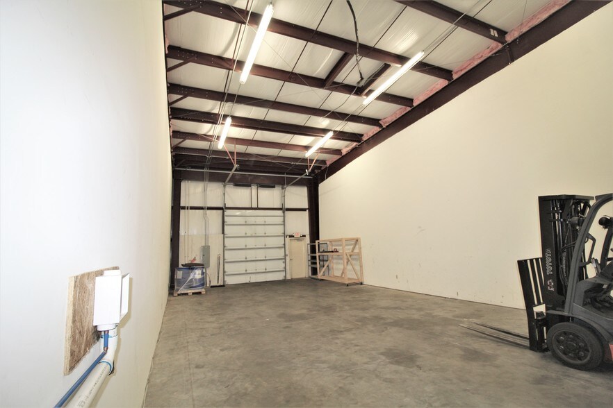 More Photos Of 2612 Larch Ln, Mount Pleasant Flex For Lease