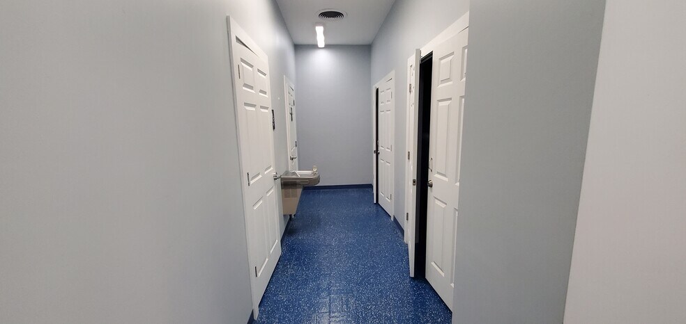 More Photos Of 657-673 E Broadway Blvd, Jefferson City Office For Lease