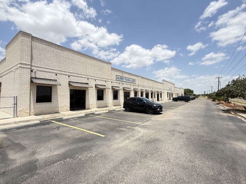 More Photos Of 8115 N Los Ebanos Rd, Mission Specialty For Lease