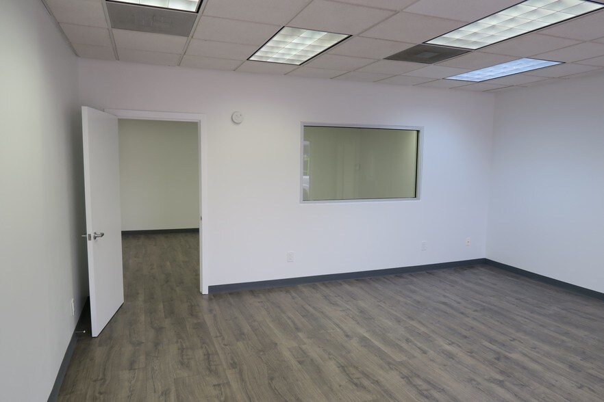 More Photos Of 5930 Star Ln, Houston General Retail For Lease