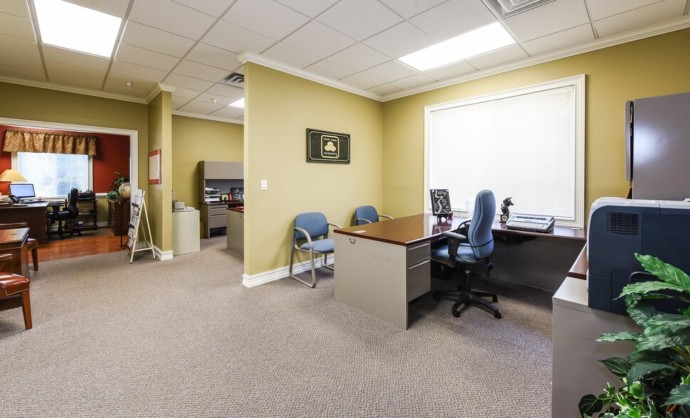 More Photos Of 3225 Shallowford Rd, Marietta Office For Lease