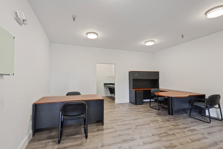 More Photos Of 6478 Putnam Ford Dr, Woodstock Office For Lease