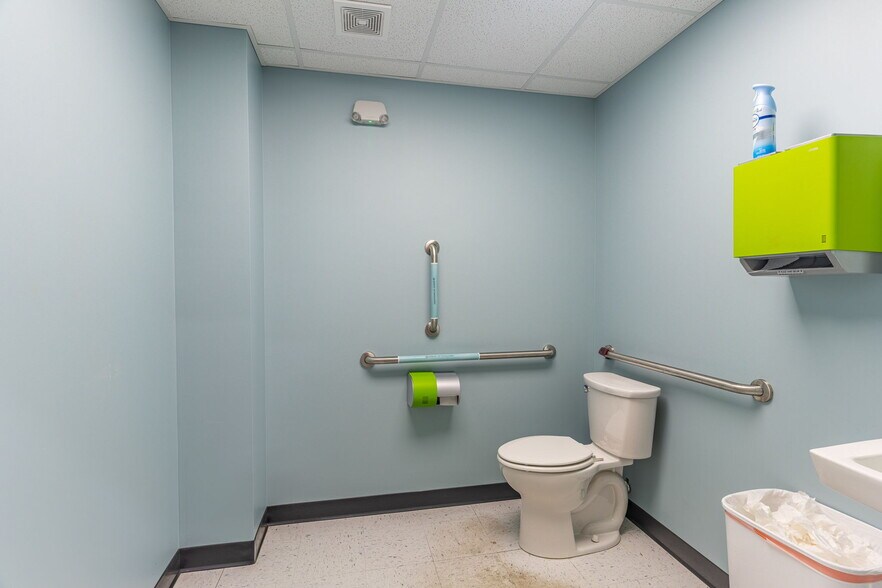 More Photos Of 1053 E London Park Dr, Forest Service For Lease