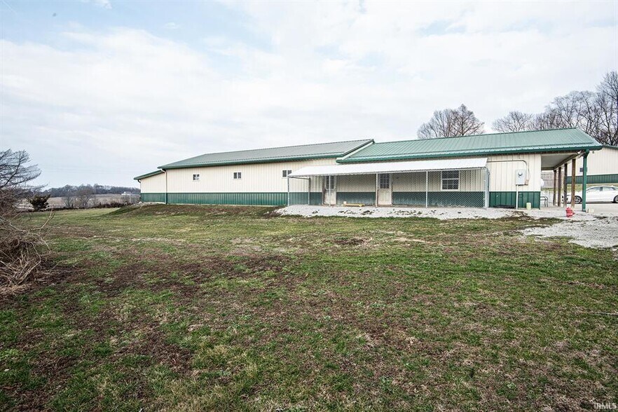 More Photos Of 433 S Hickory Corner Rd, Vincennes Veterinarian Kennel For Sale