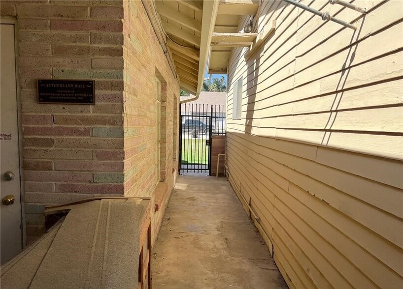 More Photos Of 607 Trinity Ave, Chowchilla Religious Facility For Sale