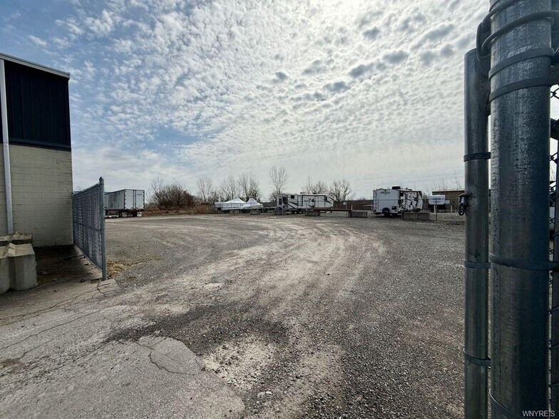 More Photos Of 8555 Packard Rd, Niagara Falls Warehouse For Lease