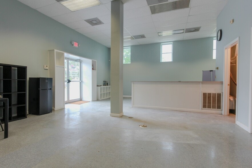 More Photos Of 36 Walnut St, Thurmont Warehouse For Lease