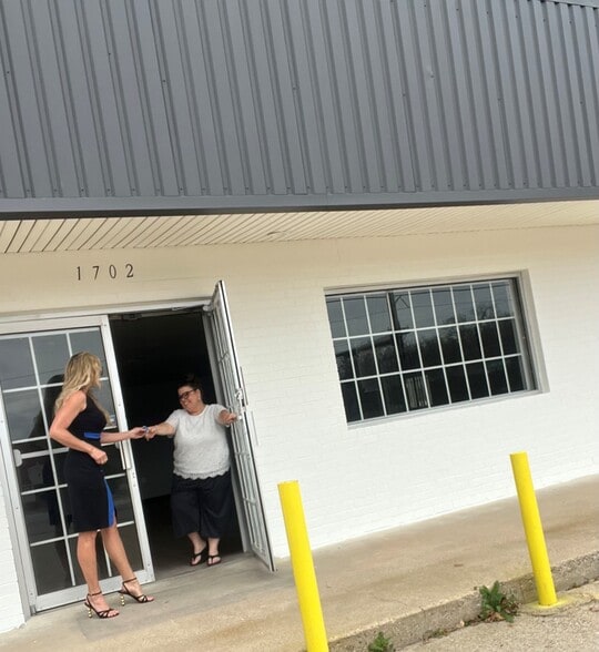 More Photos Of 1702 Santa Fe Dr, Weatherford Flex For Lease