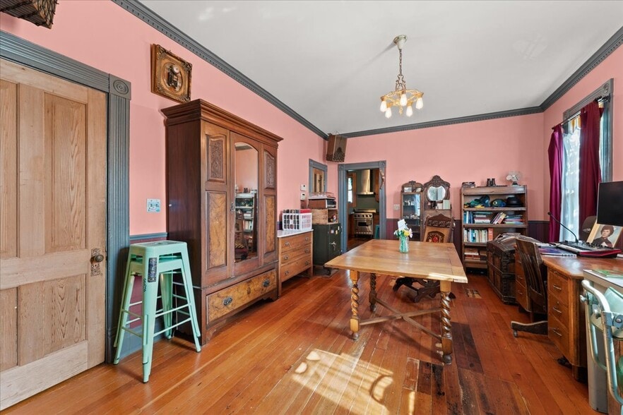 More Photos Of 3039 SE Stark St, Portland Storefront Retail Residential For Sale