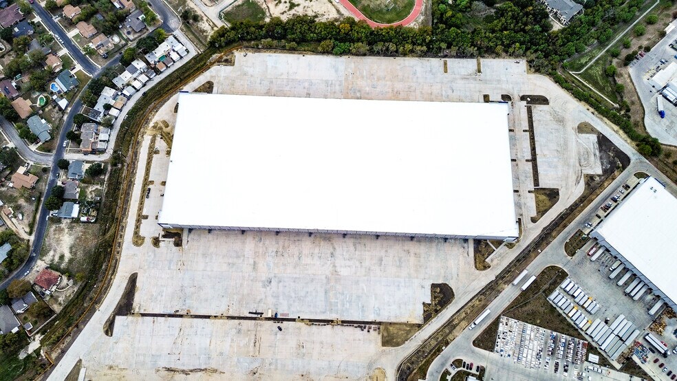 More Photos Of 5327 Eisenhauer Rd, San Antonio Unknown For Lease