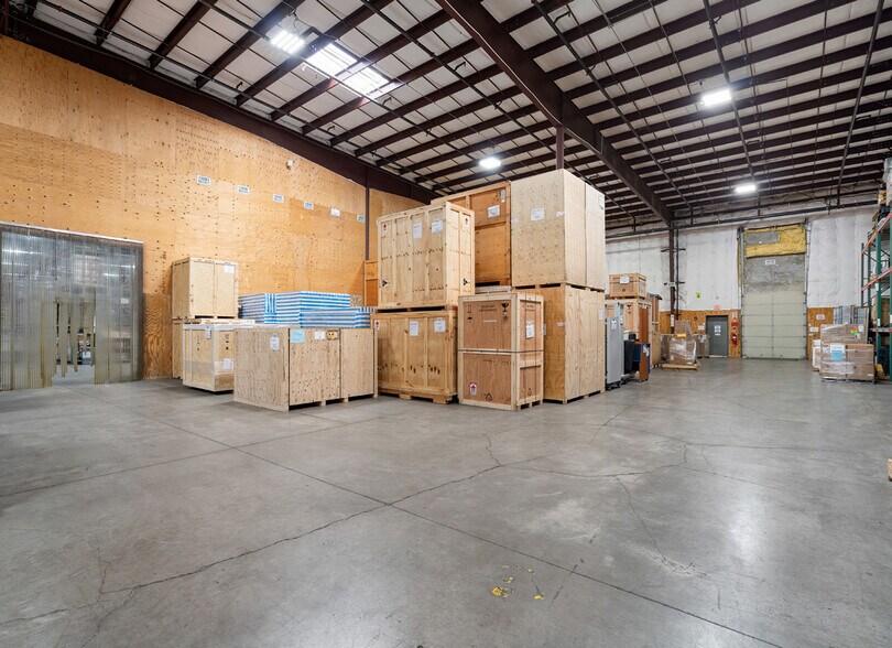 More Photos Of 9611 NE Sunderland Rd, Portland Warehouse For Lease
